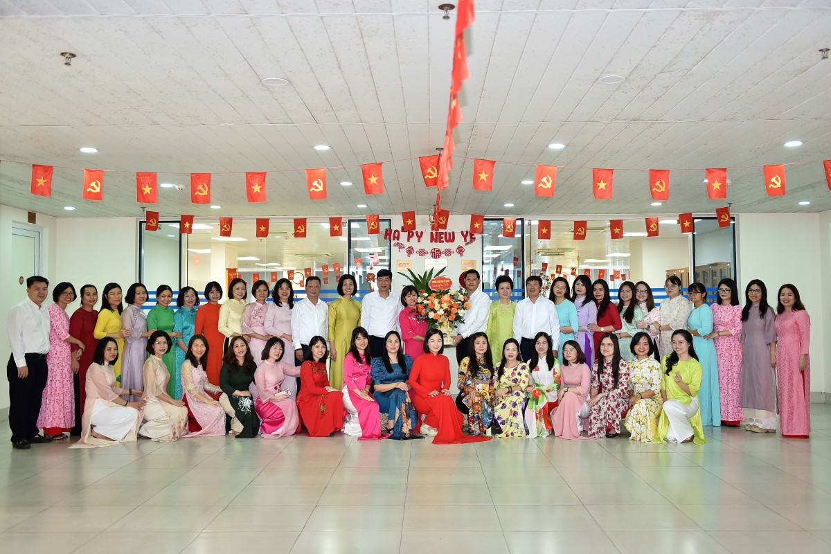 Công đoàn BHXH thành phố Hà Nội tôn vinh nữ viên chức, người lao động