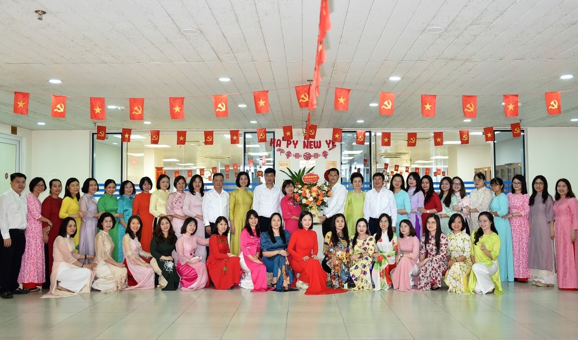 Công đoàn BHXH thành phố Hà Nội tôn vinh nữ viên chức, người lao động