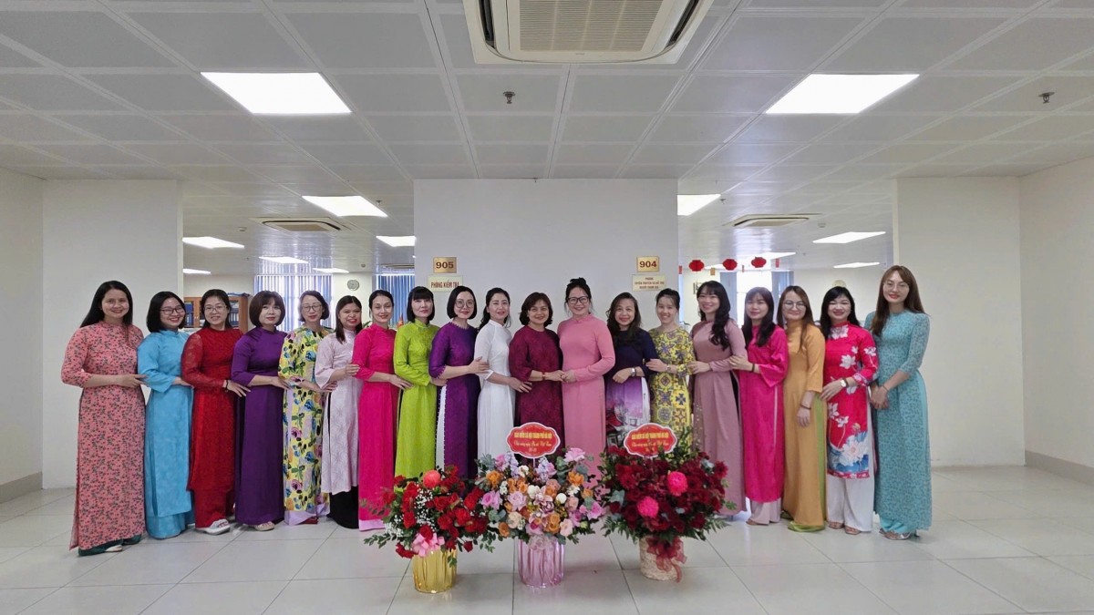 Công đoàn BHXH thành phố Hà Nội tôn vinh nữ viên chức, người lao động