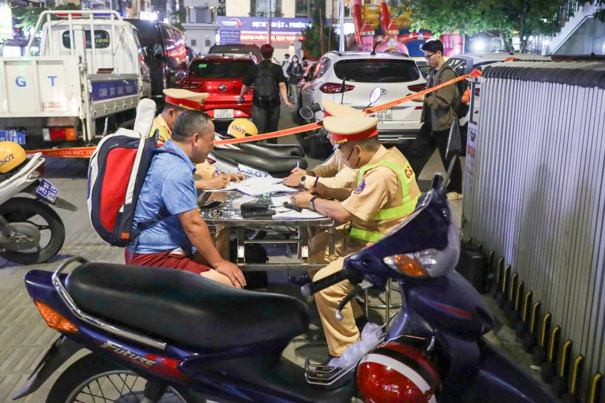 Hà Nội quyết liệt đưa việc chấp hành nồng độ cồn vào nền nếp, nâng cao ý thức toàn dân Hà Nội quyết liệt đưa việc chấp hành nồng độ cồn vào nền nếp, nâng cao ý thức toàn dân