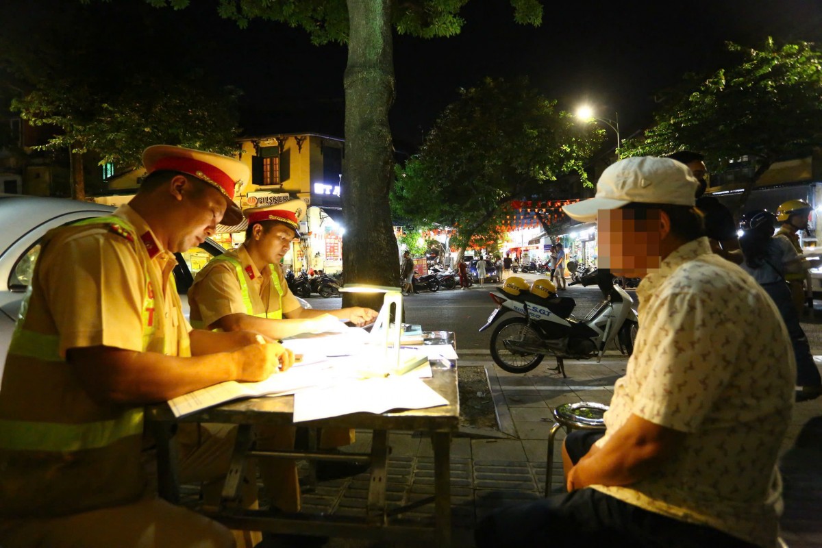 Hà Nội quyết liệt đưa việc chấp hành nồng độ cồn vào nền nếp, nâng cao ý thức toàn dân Hà Nội quyết liệt đưa việc chấp hành nồng độ cồn vào nền nếp, nâng cao ý thức toàn dân