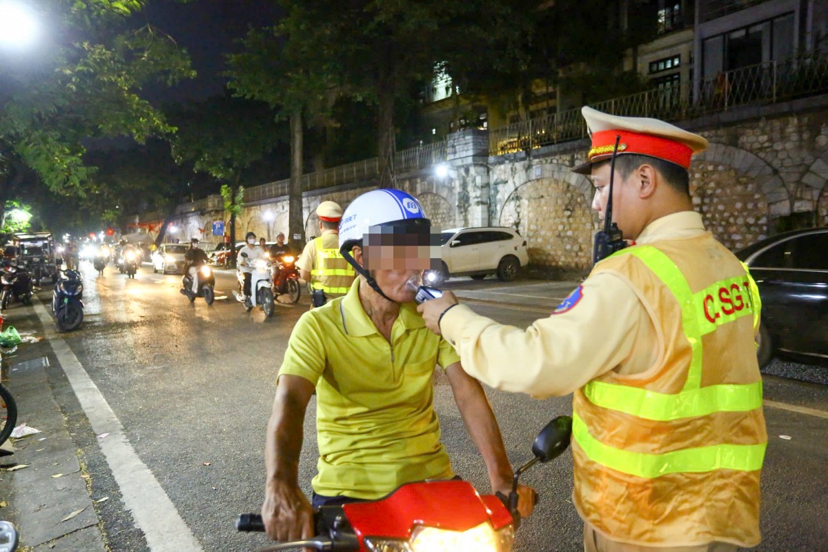 Hà Nội quyết liệt đưa việc chấp hành nồng độ cồn vào nền nếp, nâng cao ý thức toàn dân Hà Nội quyết liệt đưa việc chấp hành nồng độ cồn vào nền nếp, nâng cao ý thức toàn dân