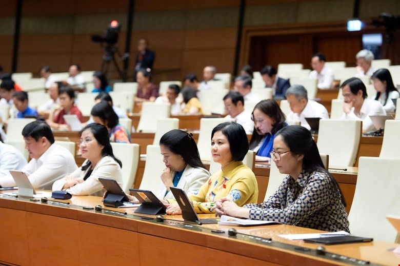 Sửa Luật Giáo dục: Nhà nước cung cấp một bộ sách giáo khoa sử dụng thống nhất toàn quốc Sửa Luật Giáo dục: Nhà nước cung cấp một bộ sách giáo khoa sử dụng thống nhất toàn quốc