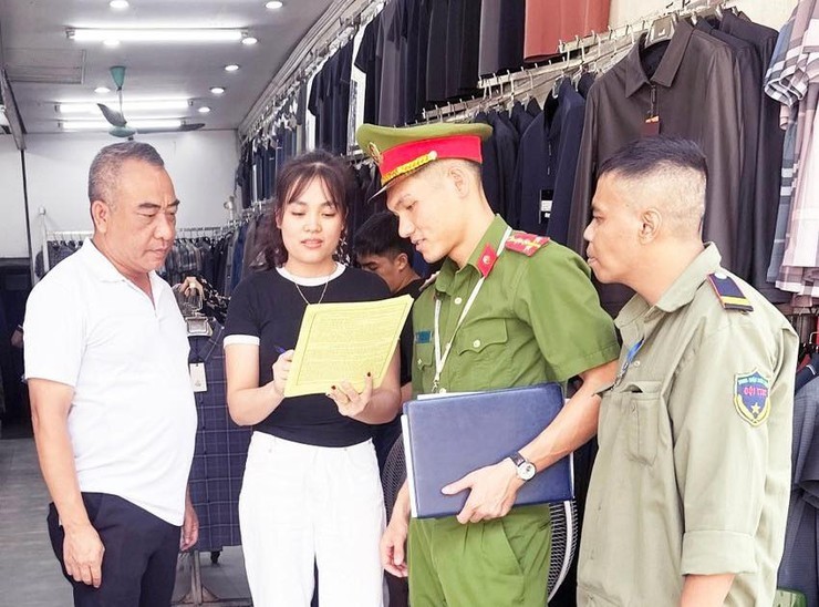 Quyết tâm lập lại kỷ cương đô thị và trật tự an toàn giao thông tại các điểm