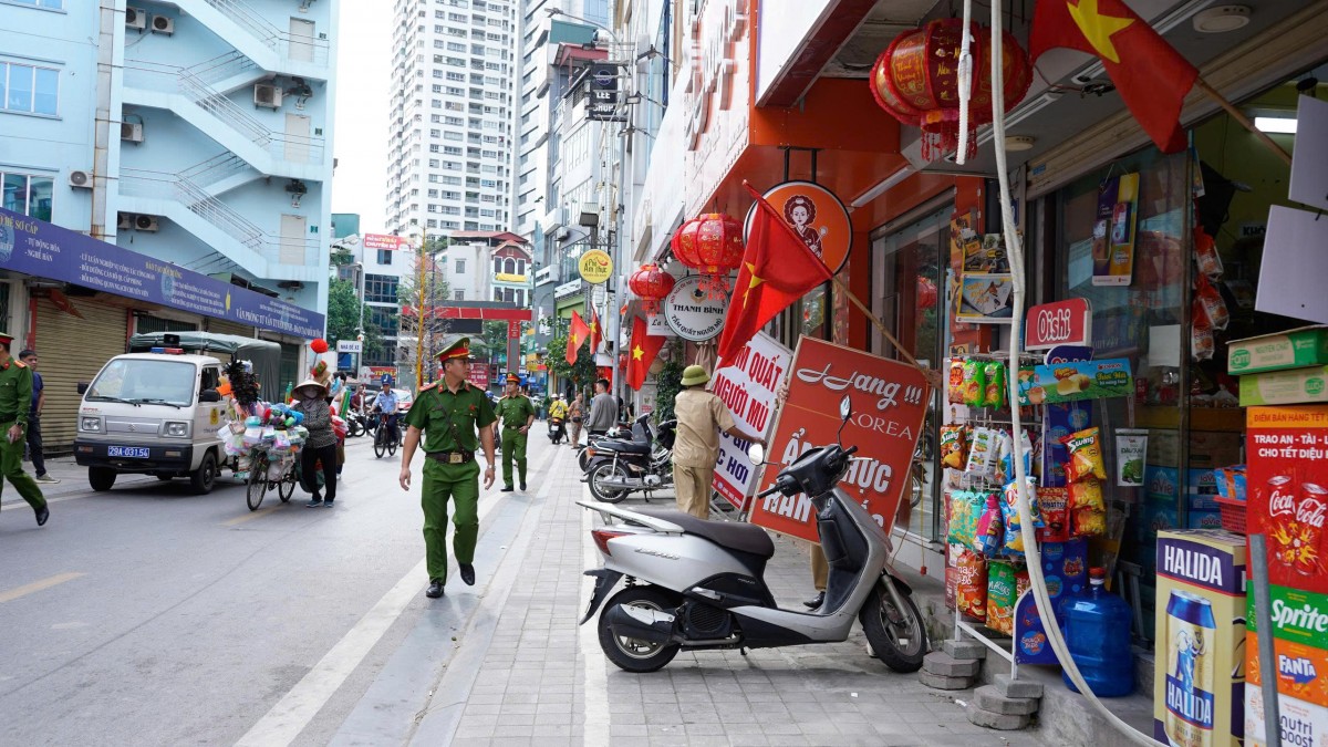 Quyết tâm lập lại kỷ cương đô thị và trật tự an toàn giao thông tại các điểm