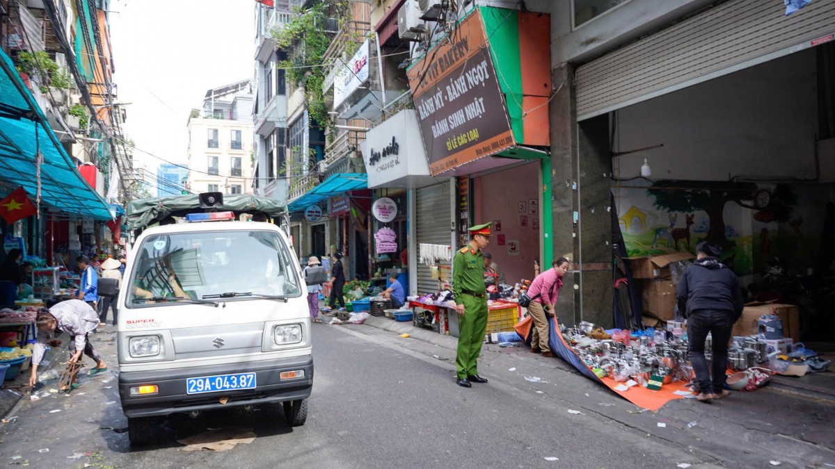 Quyết tâm lập lại kỷ cương đô thị và trật tự an toàn giao thông tại các điểm