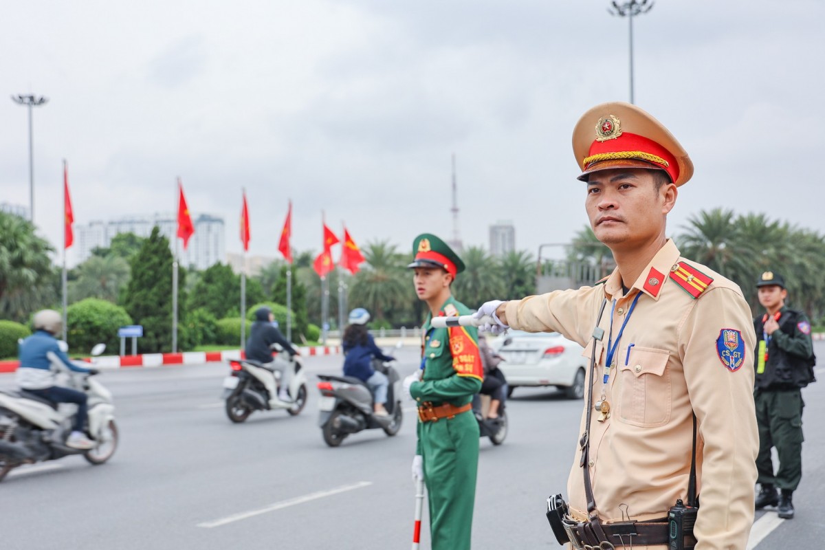 Tổng duyệt phương án bảo đảm an toàn giao thông cho Lễ ký Công ước chống tội phạm mạng của Liên hợp quốc Phân luồng giao thông phục vụ Lễ mở ký Công ước Hà Nội