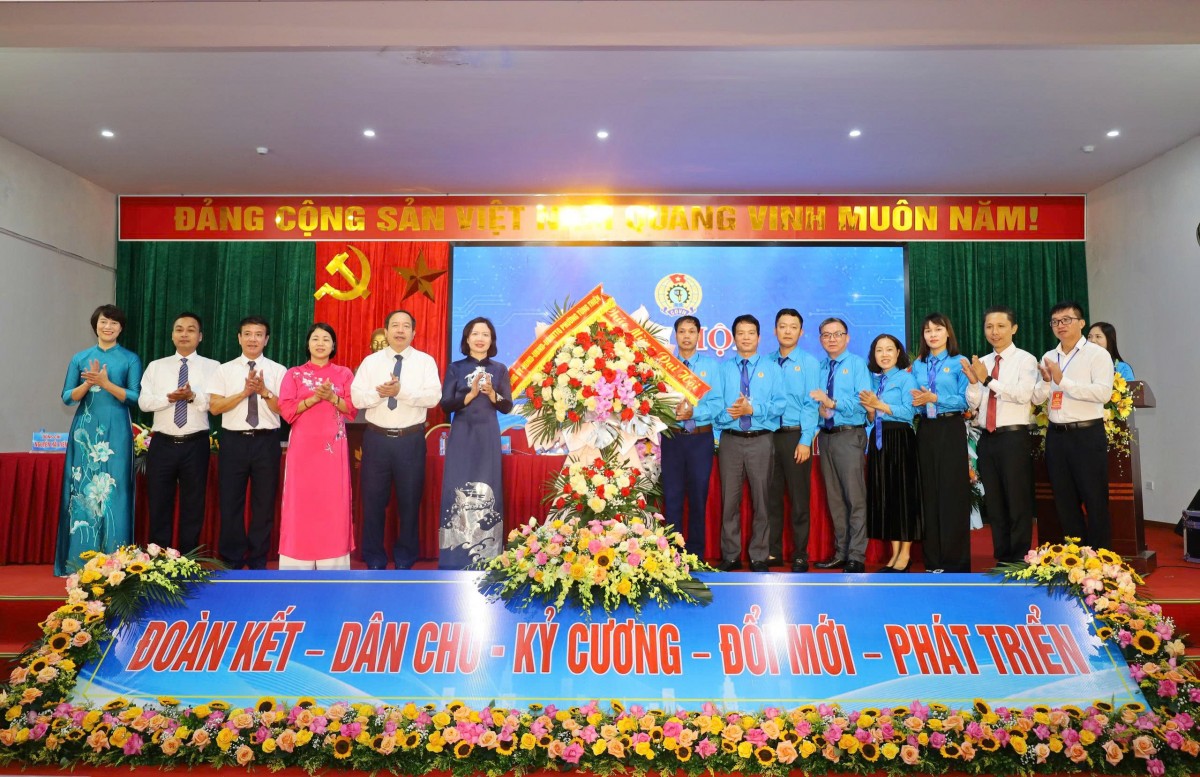 Đại hội Công đoàn phường Tùng Thiện lần thứ I, nhiệm kỳ 2025 - 2030: Dấu mốc mới vì người lao động