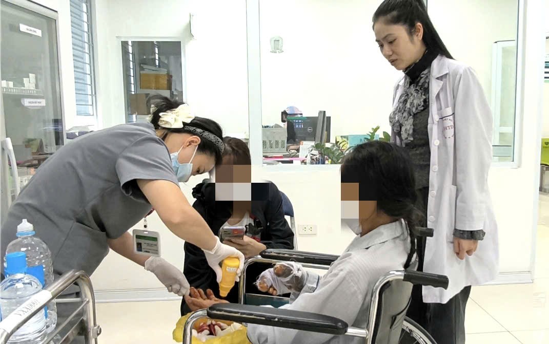 Bị chó nhà tấn công, người phụ nữ 63 tuổi nhập viện cấp cứu