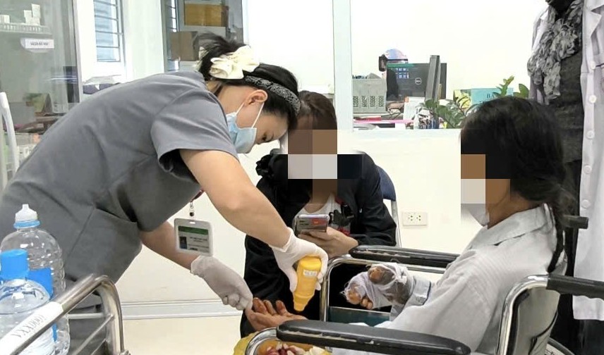 Bị chó nhà tấn công, người phụ nữ 63 tuổi nhập viện cấp cứu