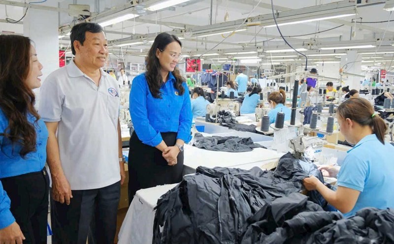 Bảo đảm quyền lợi cho cán bộ công đoàn chuyên trách khi sắp xếp tổ chức bộ máy