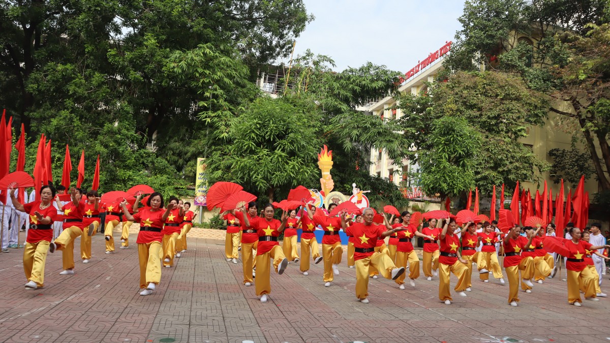 Gần 600 vận động viên tham gia Đại hội Thể dục Thể thao phường Văn Miếu - Quốc Tử Giám lần thứ I năm 2025 Gần 600 vận động viên tham gia Đại hội Thể dục Thể thao phường Văn Miếu - Quốc Tử Giám lần thứ I năm 2025