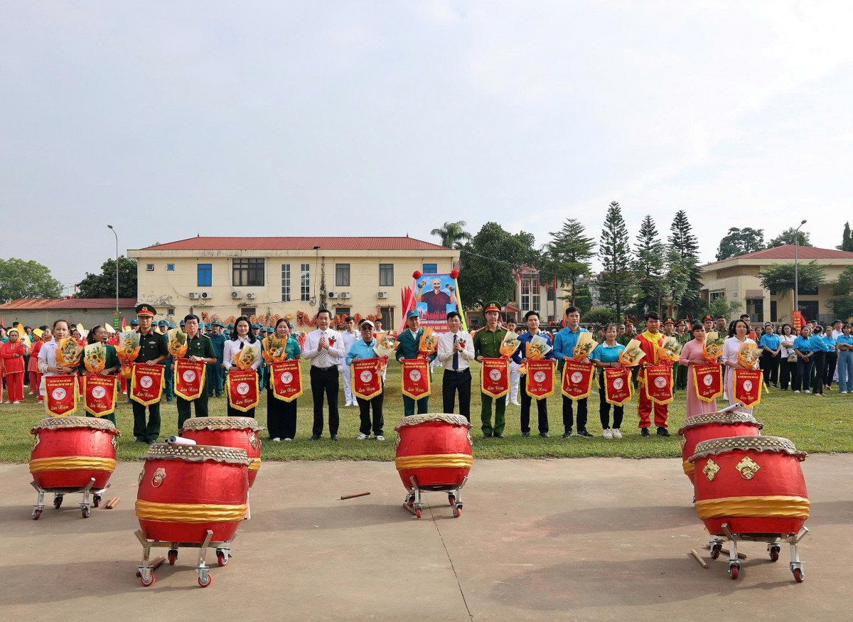 Gần 1.000 vận động viên tham gia Đại hội Thể dục Thể thao xã Xuân Mai