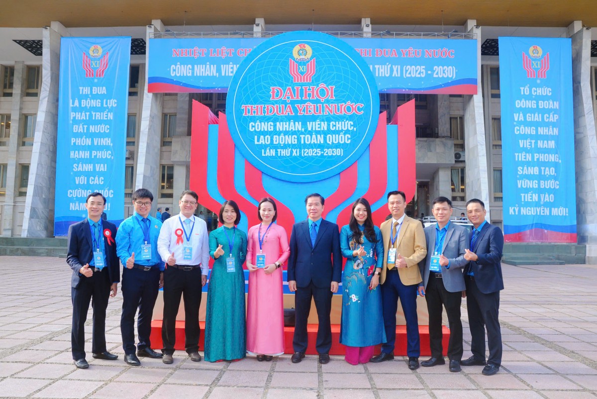 Khơi dậy, cổ vũ đội ngũ công nhân, lao động khẳng định vai trò tiên phong trong kỷ nguyên mới Khơi dậy, cổ vũ đội ngũ công nhân, lao động khẳng định vai trò tiên phong trong kỷ nguyên mới