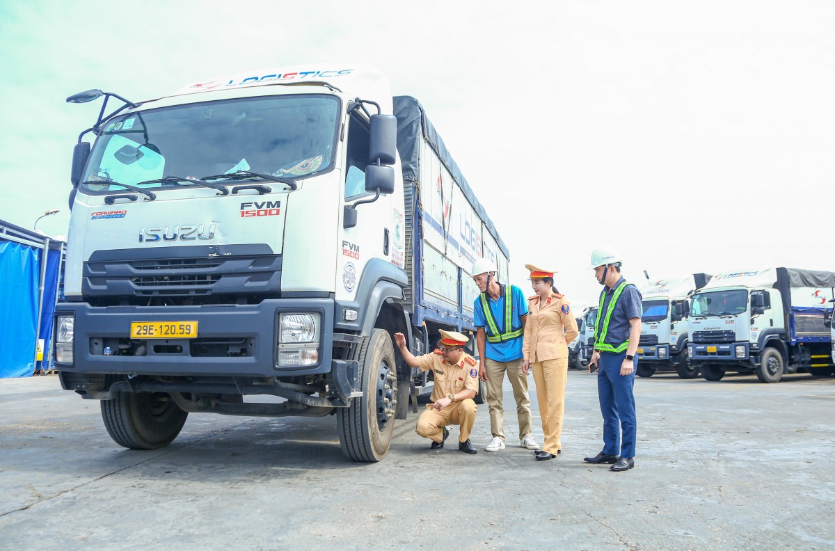 Xây dựng văn hóa giao thông: Gắn trách nhiệm với 