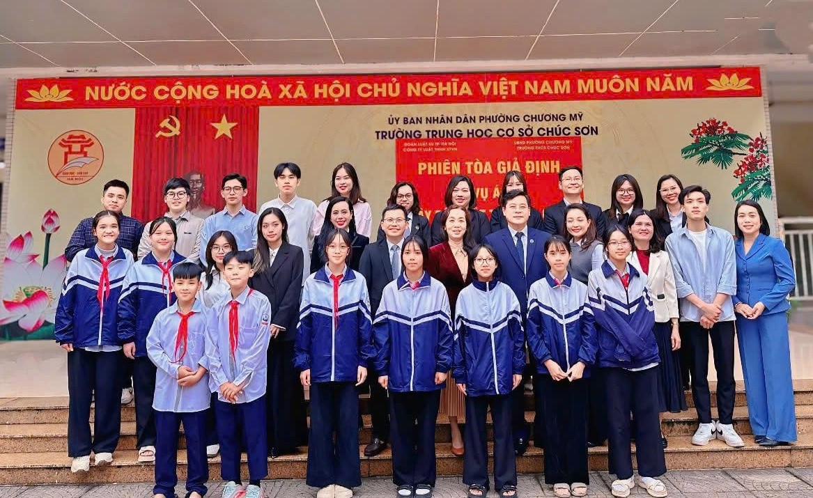 Phiên tòa giả định: Hình thức trực quan sinh động để giáo dục pháp luật cho thế hệ trẻ Thủ đô Phiên tòa giả định: Hình thức trực quan sinh động để giáo dục pháp luật cho thế hệ trẻ Thủ đô