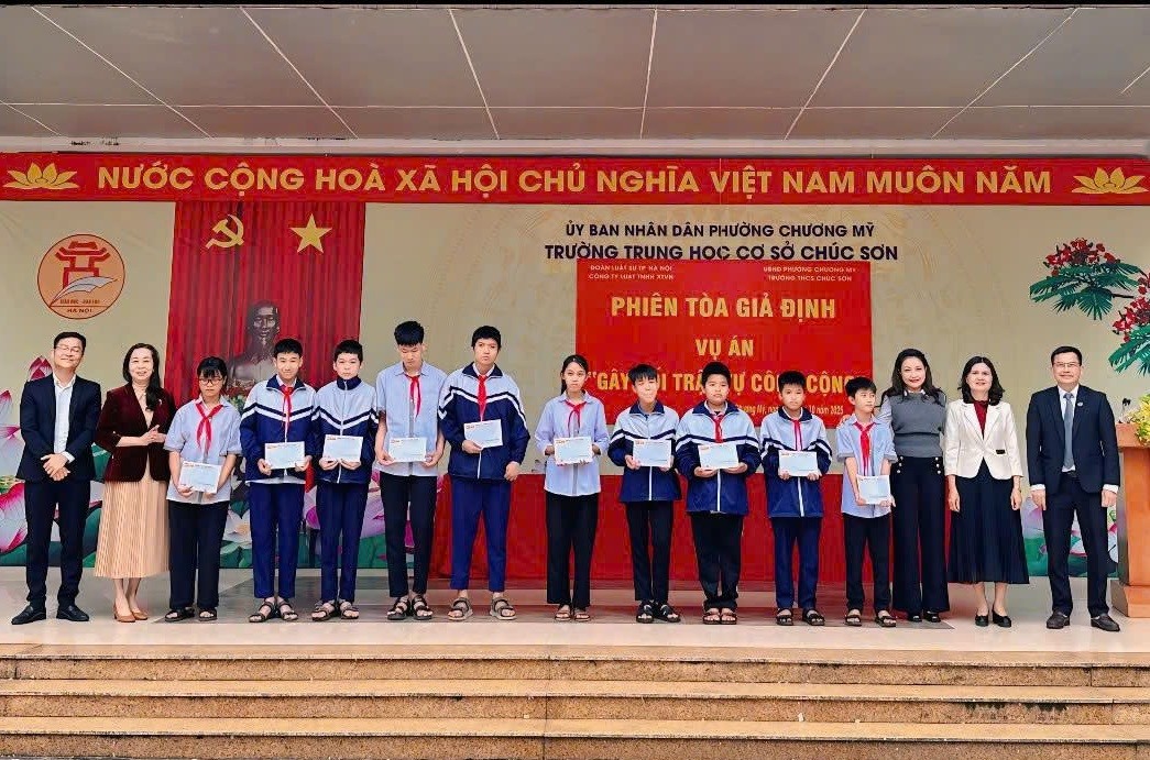 Phiên tòa giả định: Hình thức trực quan sinh động để giáo dục pháp luật cho thế hệ trẻ Thủ đô Phiên tòa giả định: Hình thức trực quan sinh động để giáo dục pháp luật cho thế hệ trẻ Thủ đô