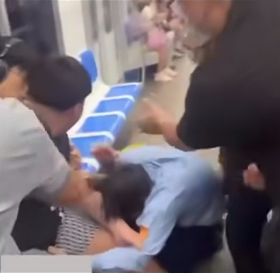 Lý do hai thanh niên đánh bảo vệ trên tàu metro số 1