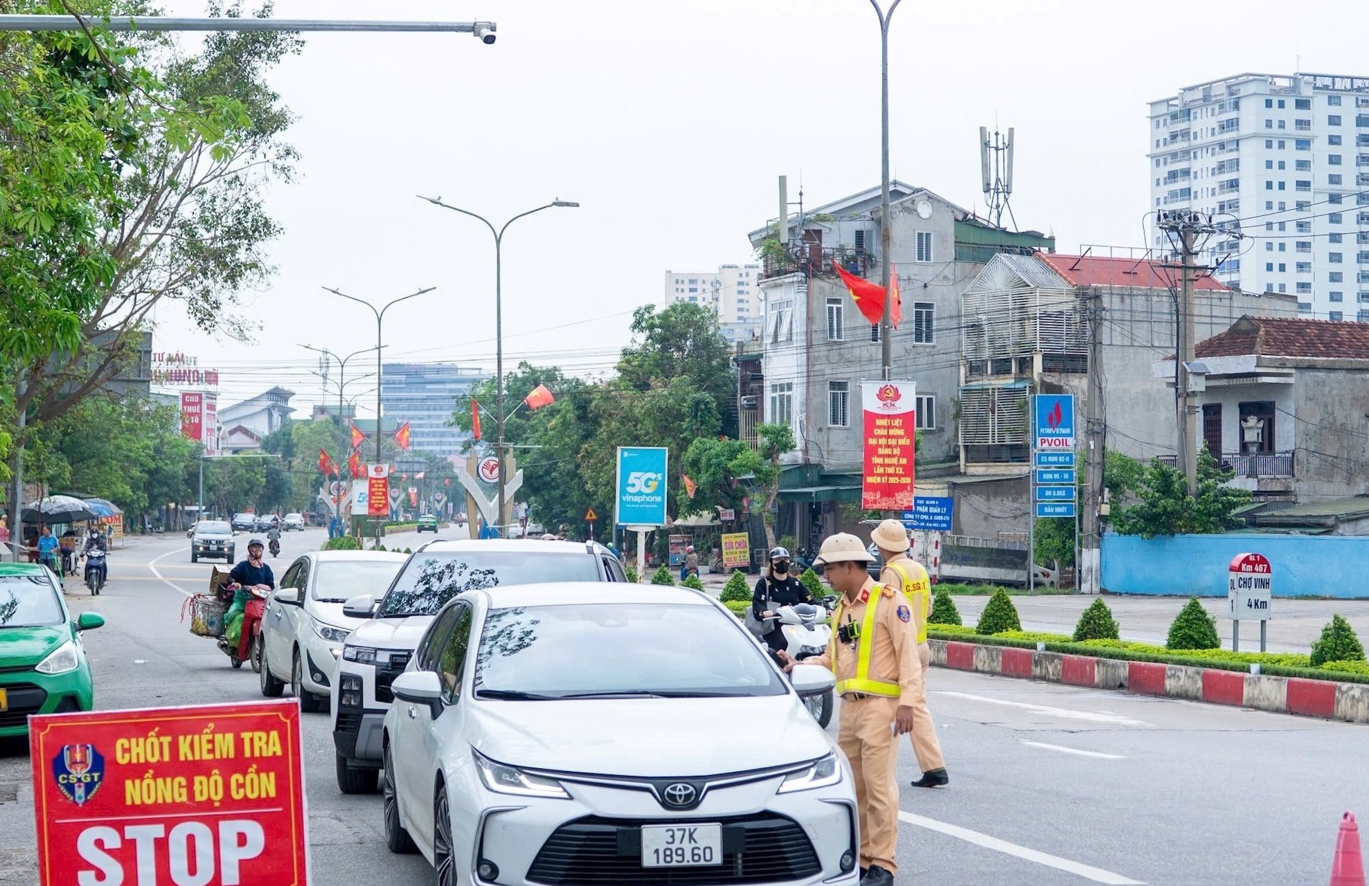 Nghệ An xử lý hơn 800 trường hợp vi phạm nồng độ cồn sau 1 tuần ra quân