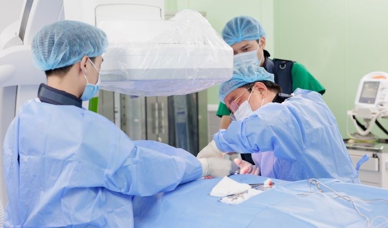 Bệnh nhân mắc hội chứng QT dài được cứu sống nhờ cấy máy phá rung tim tự động