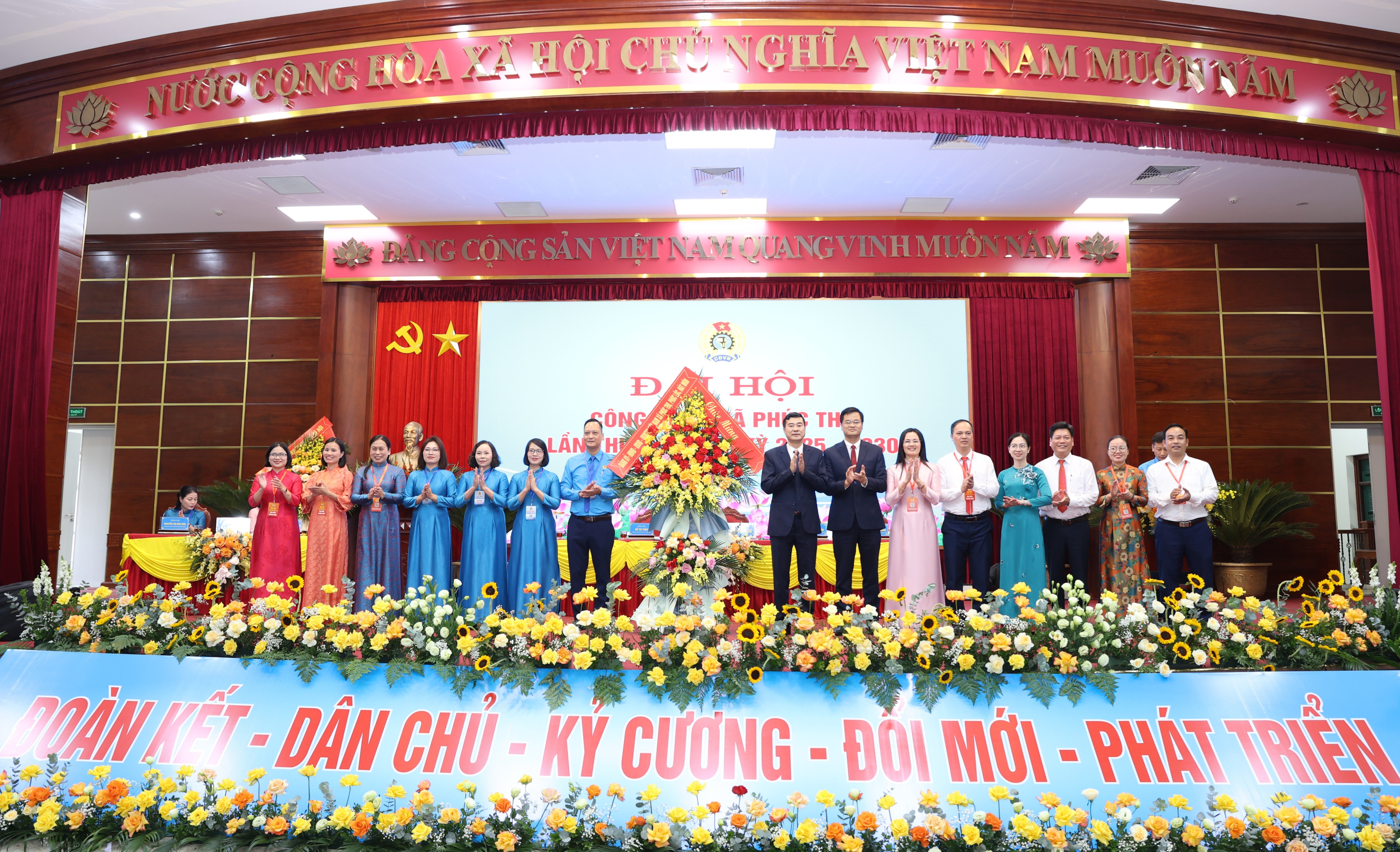 Tổ chức thành công Đại hội Công đoàn xã Phúc Thọ lần thứ I Tổ chức thành công Đại hội Công đoàn xã Phúc Thọ lần thứ I