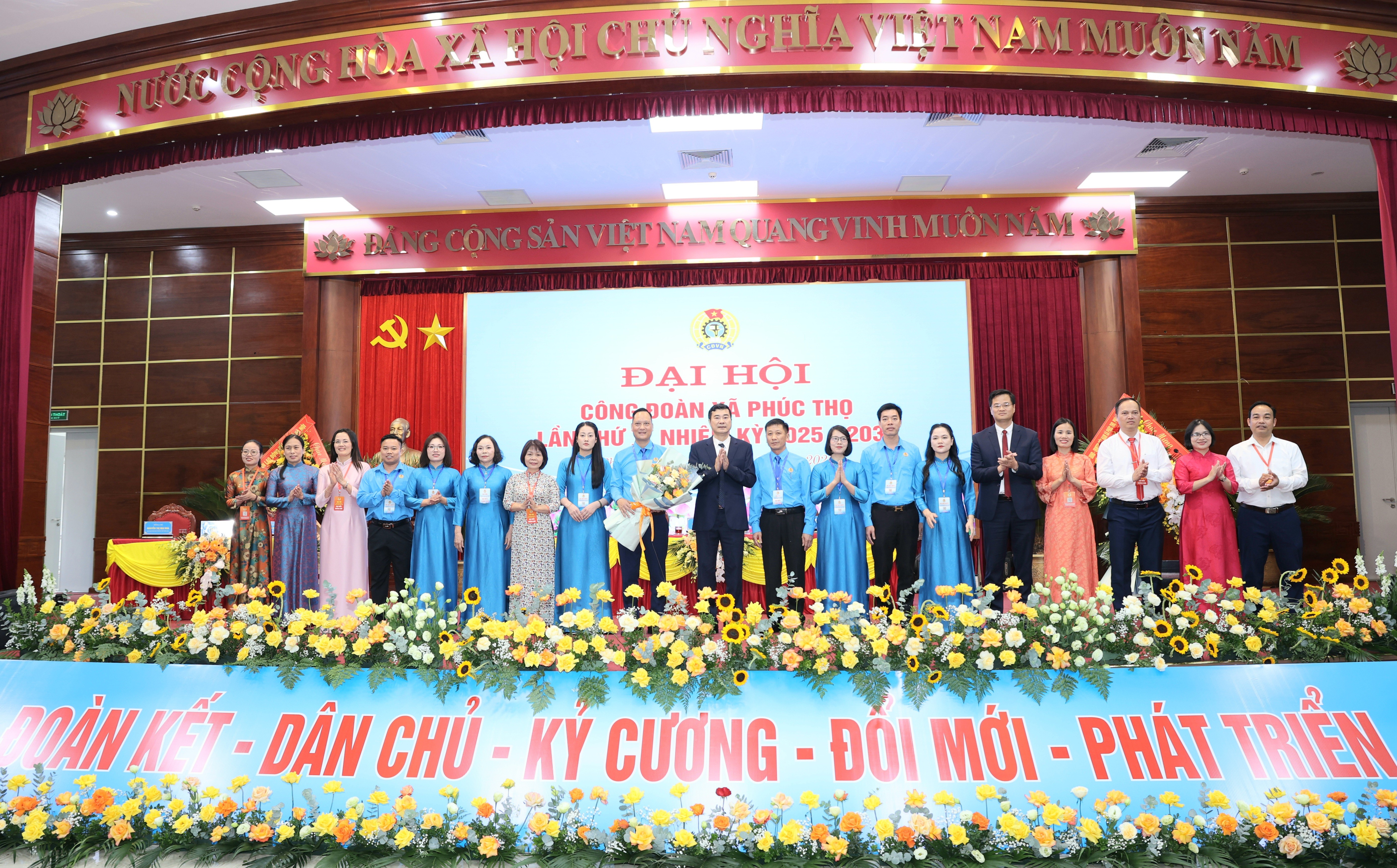 Tổ chức thành công Đại hội Công đoàn xã Phúc Thọ lần thứ I Tổ chức thành công Đại hội Công đoàn xã Phúc Thọ lần thứ I