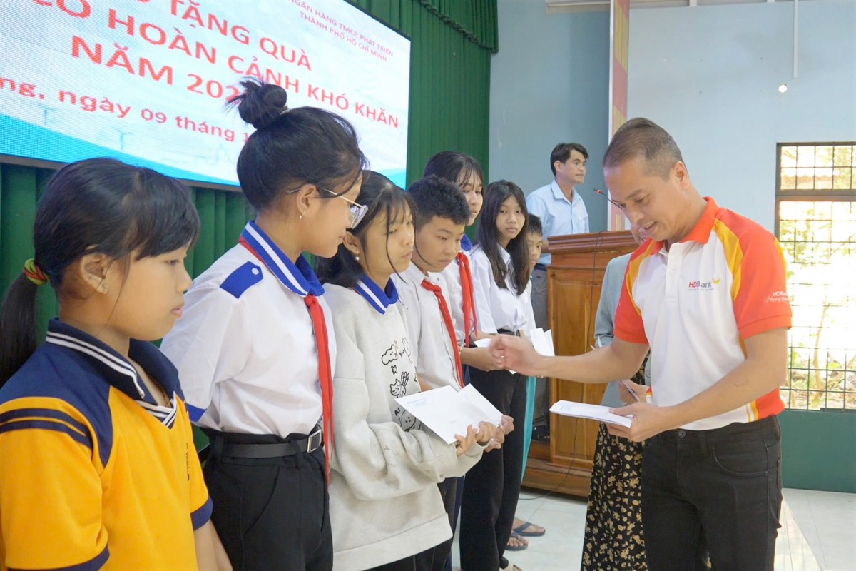 HDBank triển khai chuỗi hoạt động an sinh tại An Giang và Đồng Nai