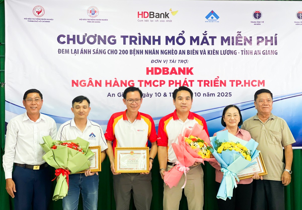 HDBank triển khai chuỗi hoạt động an sinh tại An Giang và Đồng Nai HDBank triển khai chuỗi hoạt động an sinh tại An Giang và Đồng Nai