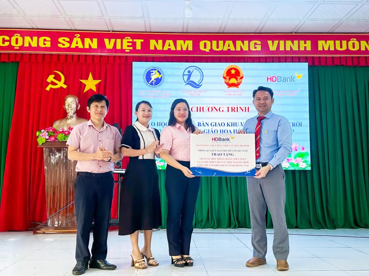 HDBank triển khai chuỗi hoạt động an sinh tại An Giang và Đồng Nai HDBank triển khai chuỗi hoạt động an sinh tại An Giang và Đồng Nai