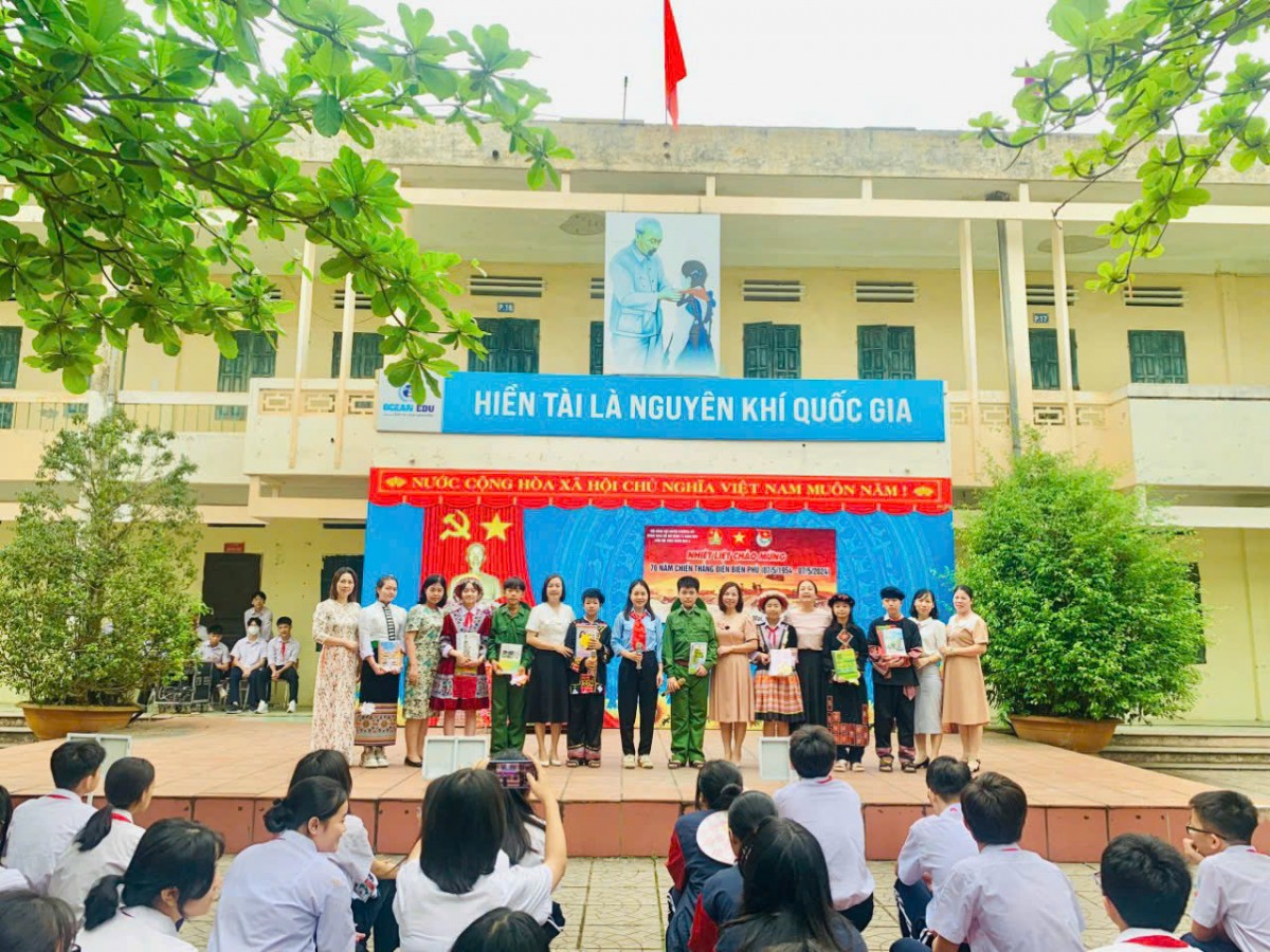 Điểm sáng trong xây dựng kỷ cương hành chính và phong trào thi đua