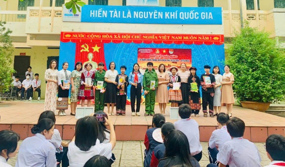 Điểm sáng trong xây dựng kỷ cương hành chính và phong trào thi đua