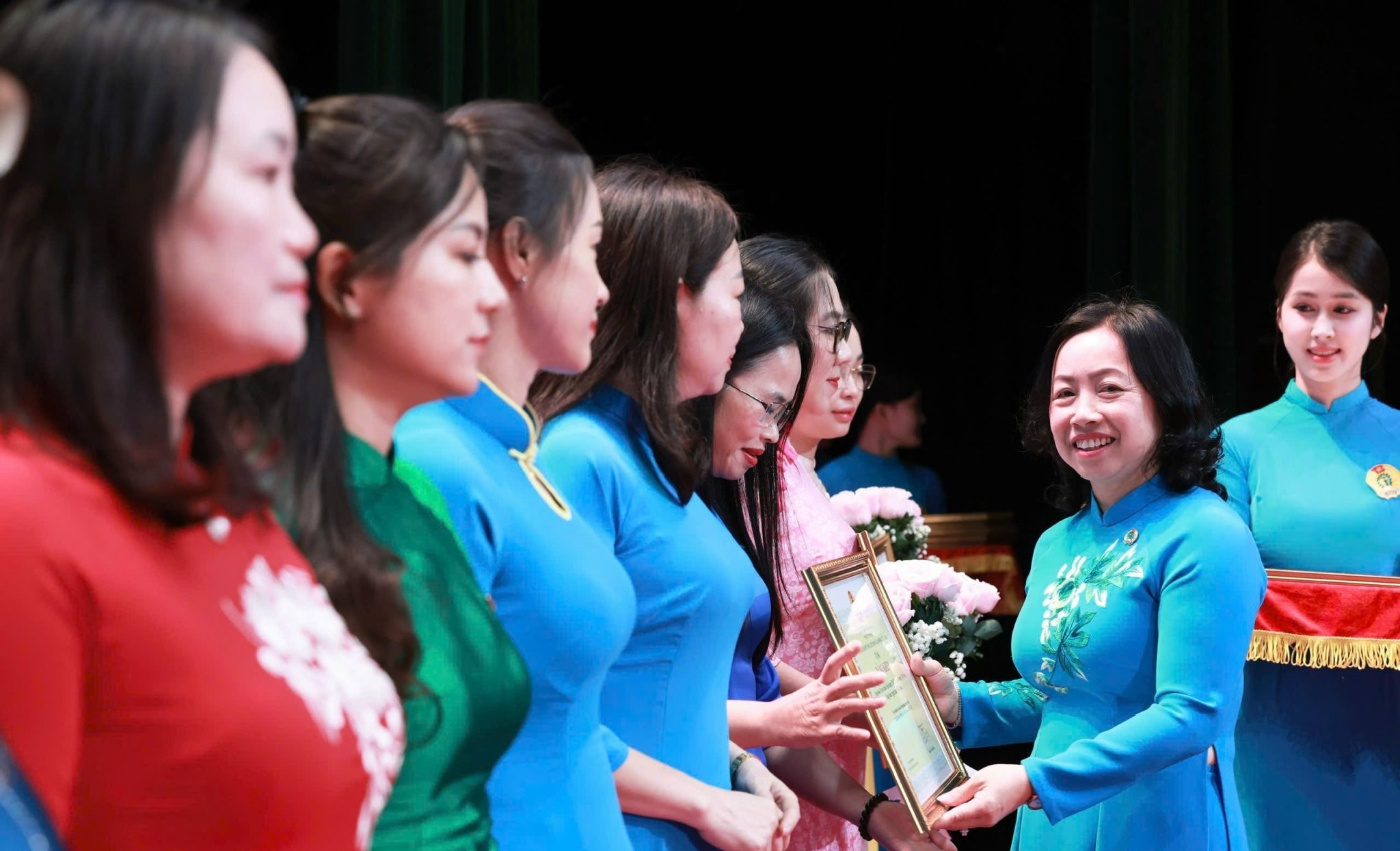 Tự hào nữ cán bộ công đoàn Thanh Hoá “Giỏi việc nước, đảm việc nhà”