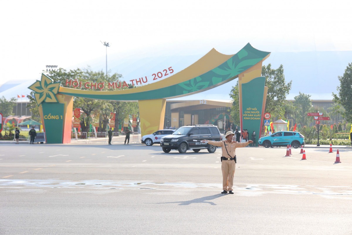 Phương án phân luồng giao thông bảo đảm an toàn Hội chợ Mùa Thu 2025 của Công an Hà Nội Phương án phân luồng giao thông bảo đảm an toàn Hội chợ Mùa Thu 2025 của Công an Hà Nội