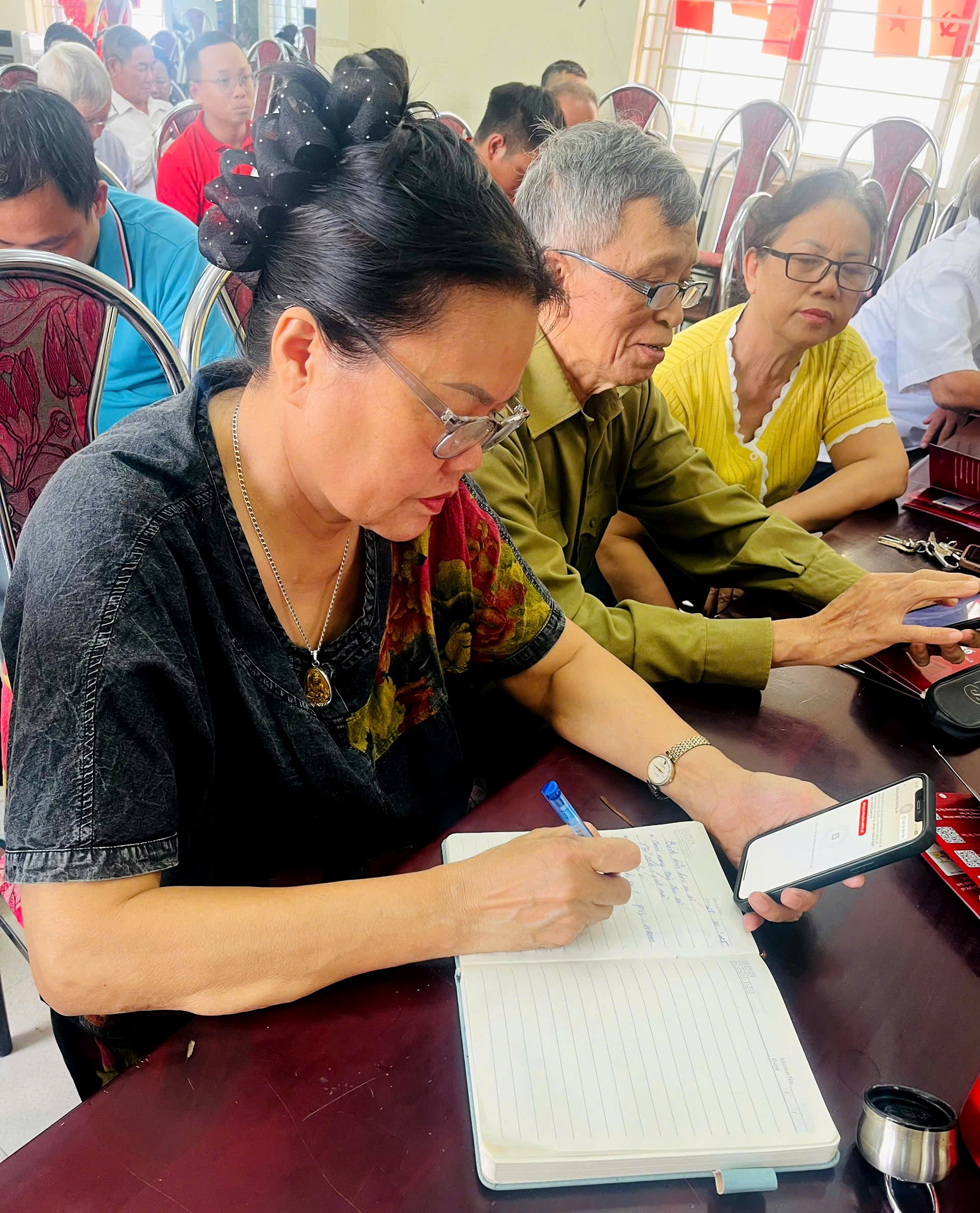 Khi chuyển đổi số đi vào từng khu dân cư Khi chuyển đổi số đi vào từng khu dân cư