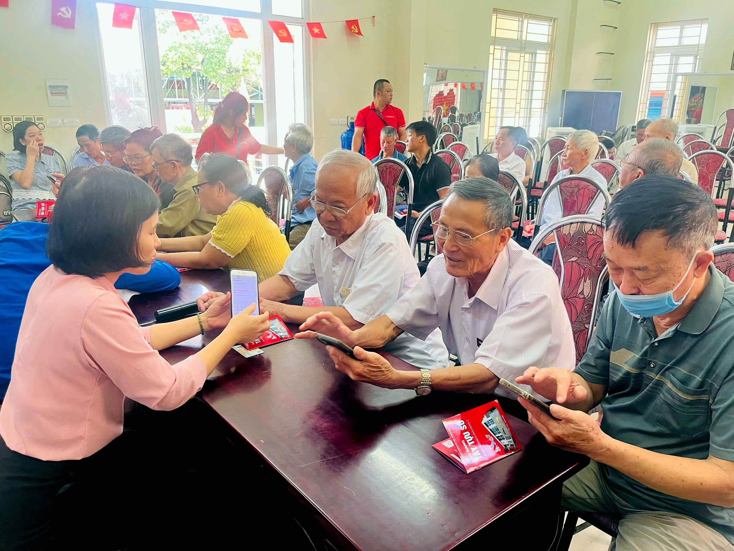 Khi chuyển đổi số đi vào từng khu dân cư Khi chuyển đổi số đi vào từng khu dân cư