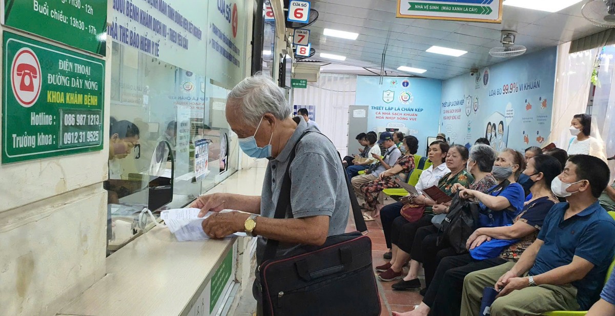 Hà Nội tăng hỗ trợ mức đóng BHYT: Lan tỏa chính sách an sinh đến mọi người dân