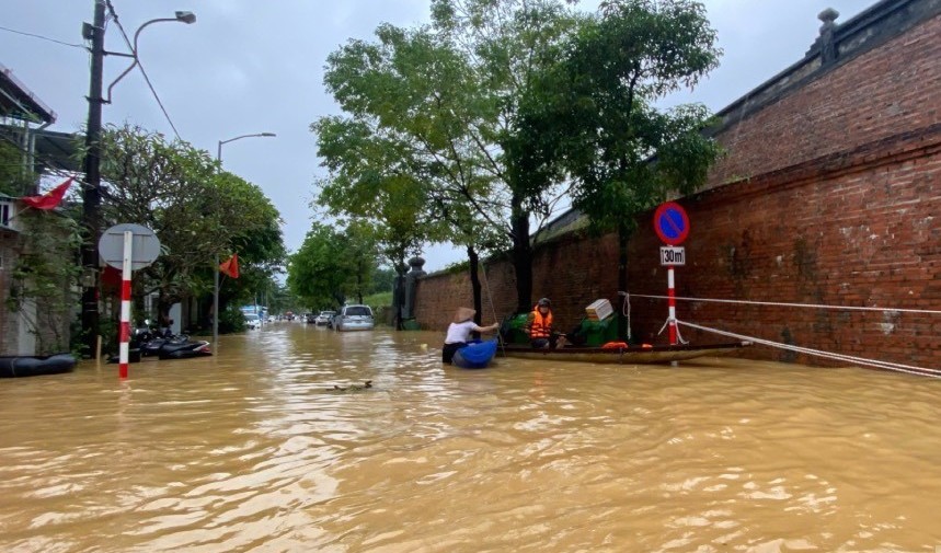 Thành phố Hà Nội hỗ trợ Huế, Đà Nẵng, Quảng Ngãi 30 tỷ đồng khắc phục hậu quả mưa lũ