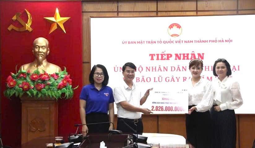 Phường Việt Hưng ủng hộ đồng bào bị ảnh hưởng bởi bão, lũ hơn 3 tỷ đồng