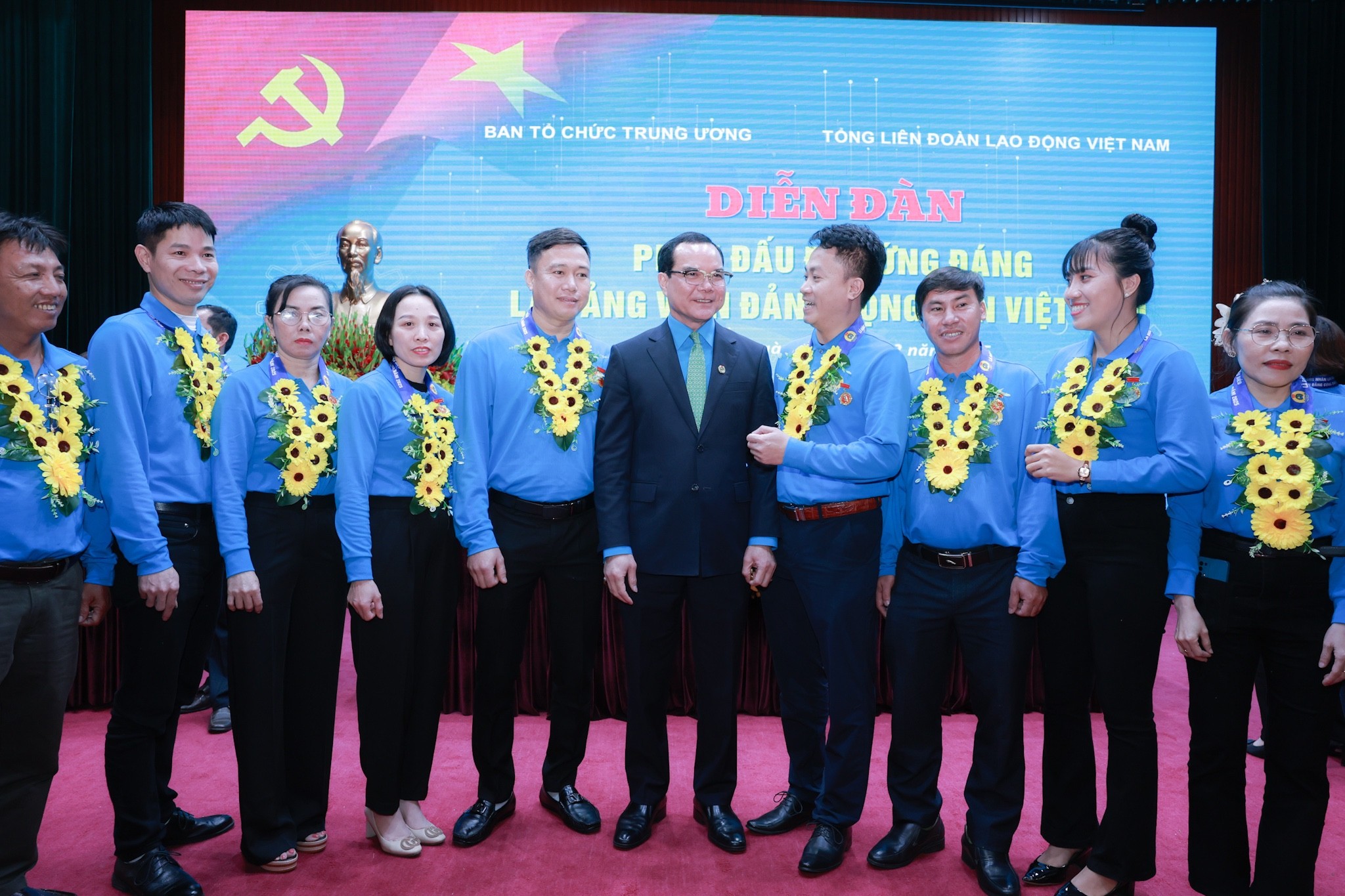 Bài 1: Giữ vững và tăng cường bản chất giai cấp công nhân của Đảng - Yêu cầu cấp thiết trong kỷ nguyên mới