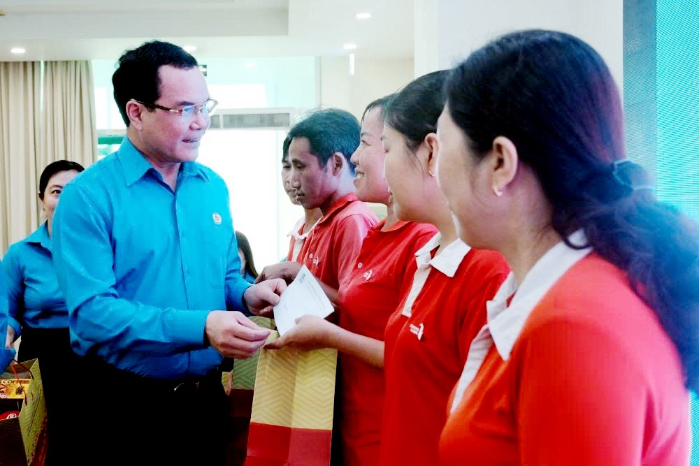 Bài 2: Đầu tư cho giai cấp công nhân - “chìa khóa” tăng trưởng bền vững