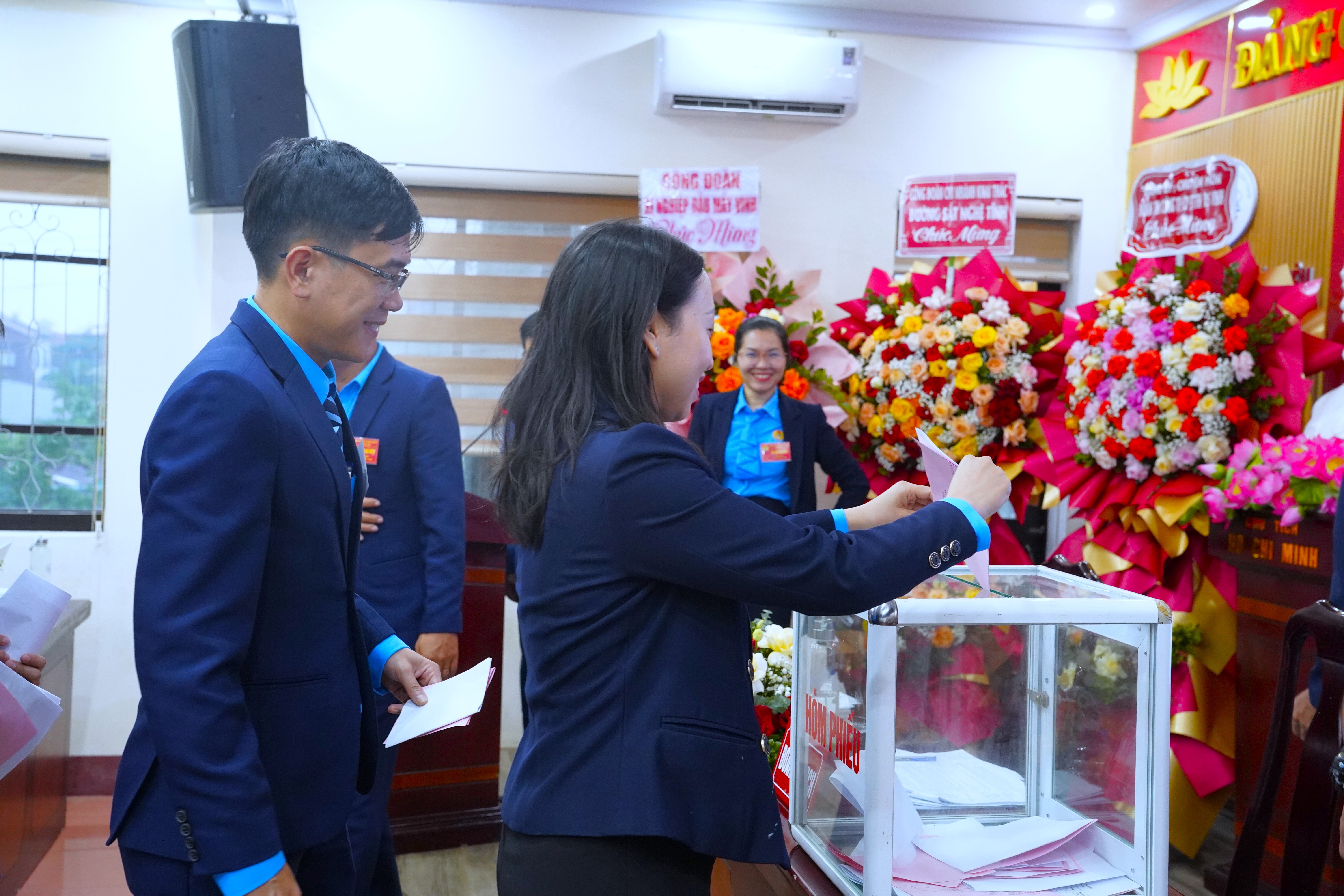 Công đoàn đồng hành sâu sát với chuyên môn, góp sức hoàn thành tốt nhiệm vụ được giao Công đoàn đồng hành sâu sát với chuyên môn, góp sức hoàn thành tốt nhiệm vụ được giao