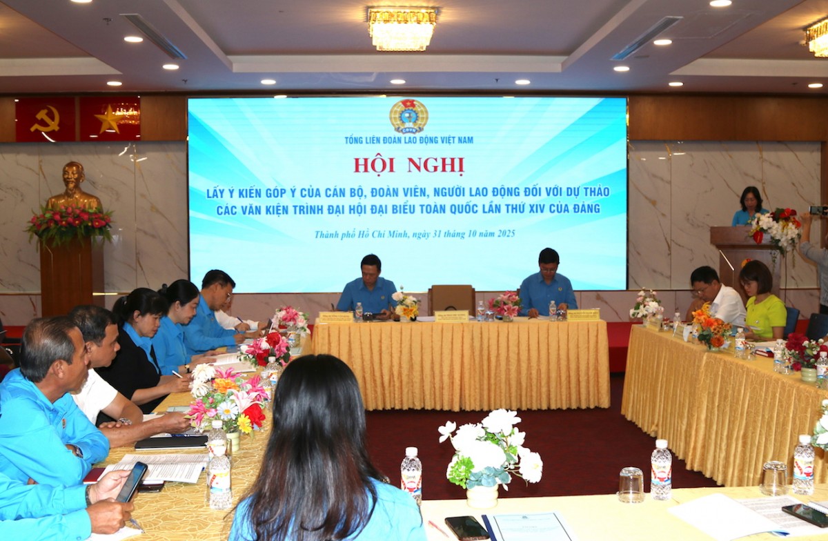 Cán bộ Công đoàn khu vực phía Nam đóng góp ý kiến vào Dự thảo Văn kiện trình Đại hội XIV của Đảng