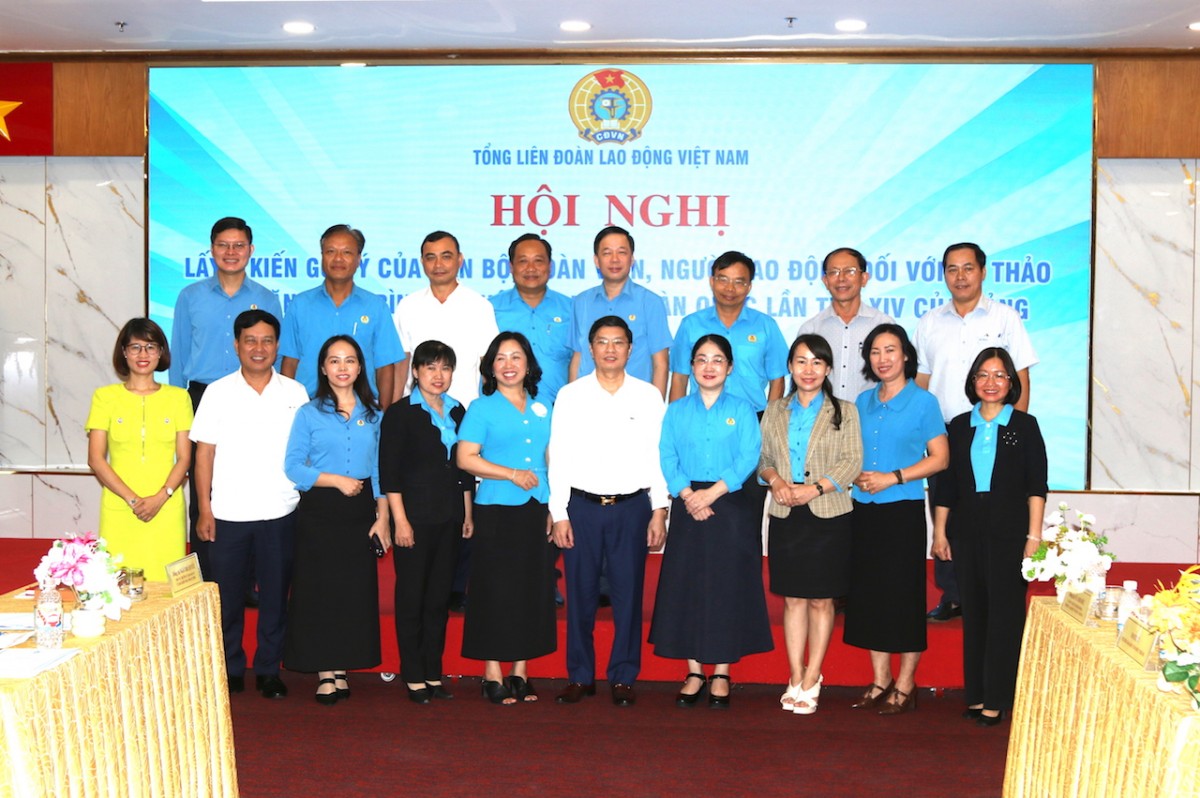 Cán bộ Công đoàn khu vực phía Nam đóng góp ý kiến vào Dự thảo Văn kiện trình Đại hội XIV của Đảng