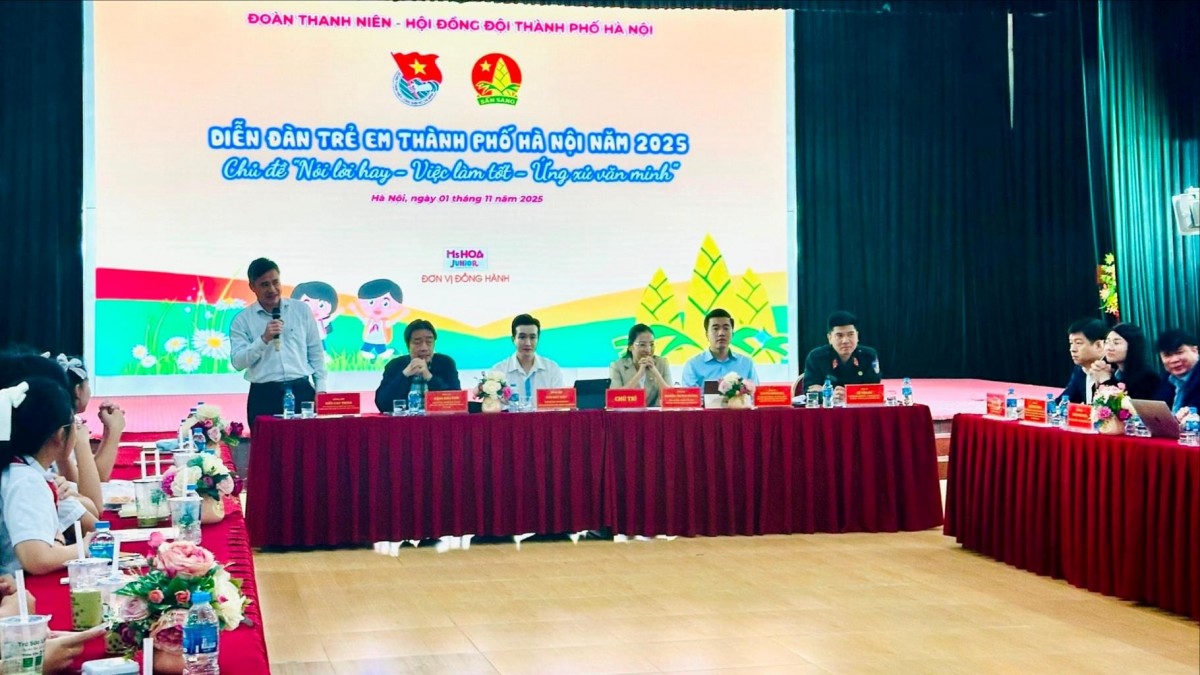 Quang Cảnh Diễn Đàn.