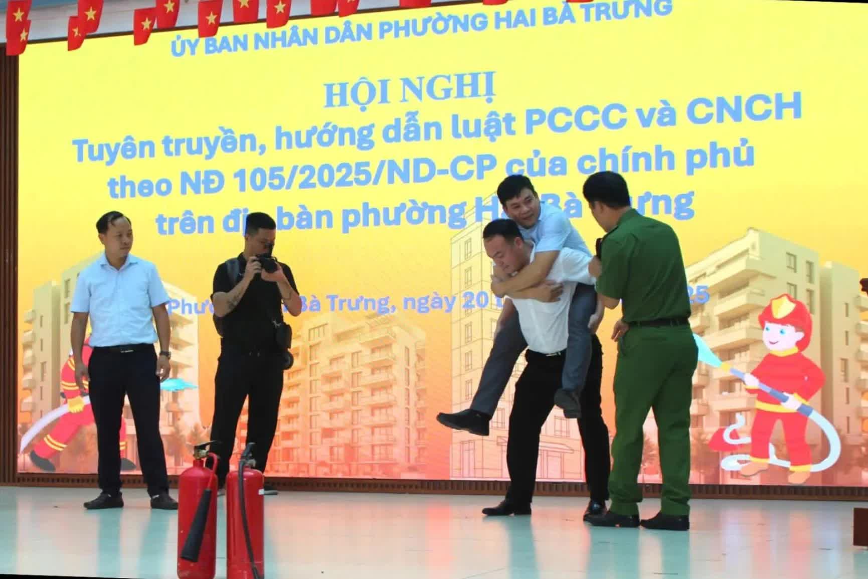 Hà Nội tăng cường đảm bảo an toàn phòng cháy, chữa cháy từ cơ sở Hà Nội tăng cường đảm bảo an toàn phòng cháy, chữa cháy từ cơ sở