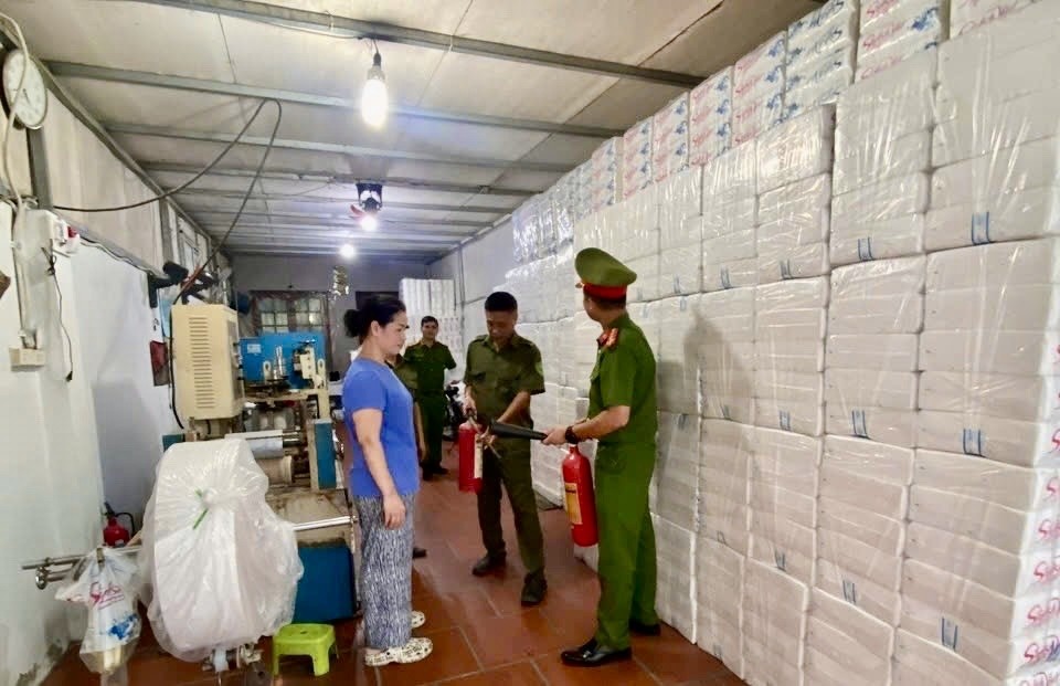 Hà Nội tăng cường đảm bảo an toàn phòng cháy, chữa cháy từ cơ sở Hà Nội tăng cường đảm bảo an toàn phòng cháy, chữa cháy từ cơ sở