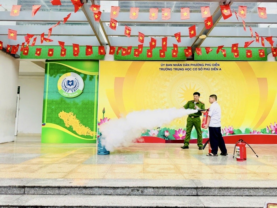 Hà Nội tăng cường đảm bảo an toàn phòng cháy, chữa cháy từ cơ sở Hà Nội tăng cường đảm bảo an toàn phòng cháy, chữa cháy từ cơ sở