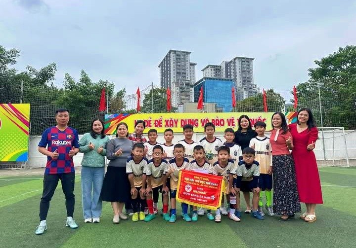 Công đoàn trường góp phần nâng cao chất lượng đội ngũ, xây dựng tập thể sư phạm vững mạnh Công đoàn trường góp phần nâng cao chất lượng đội ngũ, xây dựng tập thể sư phạm vững mạnh