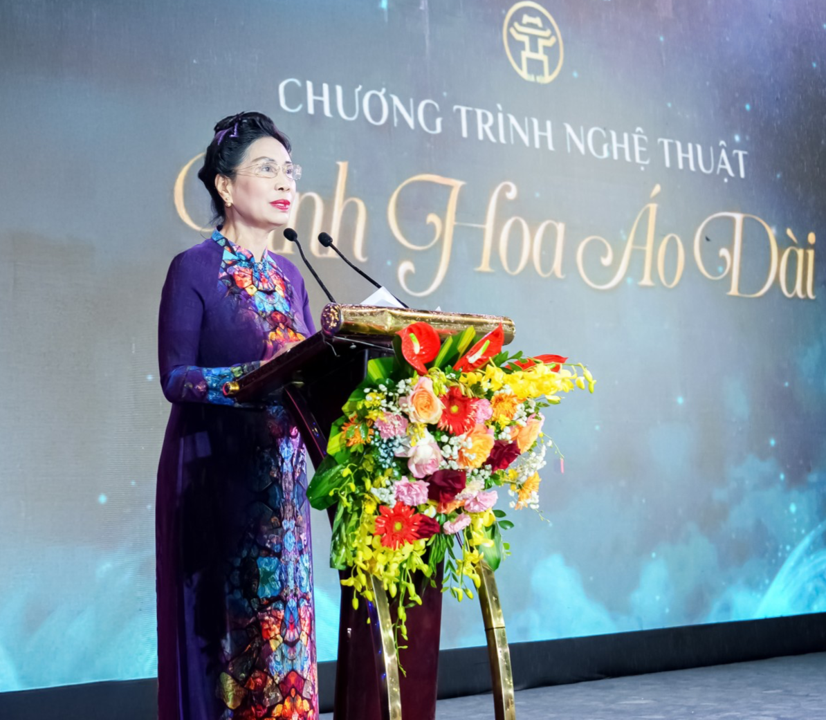 “Hoa thắp lửa” của nhà thiết kế Cao Thu Vân tỏa sáng tại Áo dài Fashion Show 2025 “Hoa thắp lửa” của nhà thiết kế Cao Thu Vân tỏa sáng tại Áo dài Fashion Show 2025