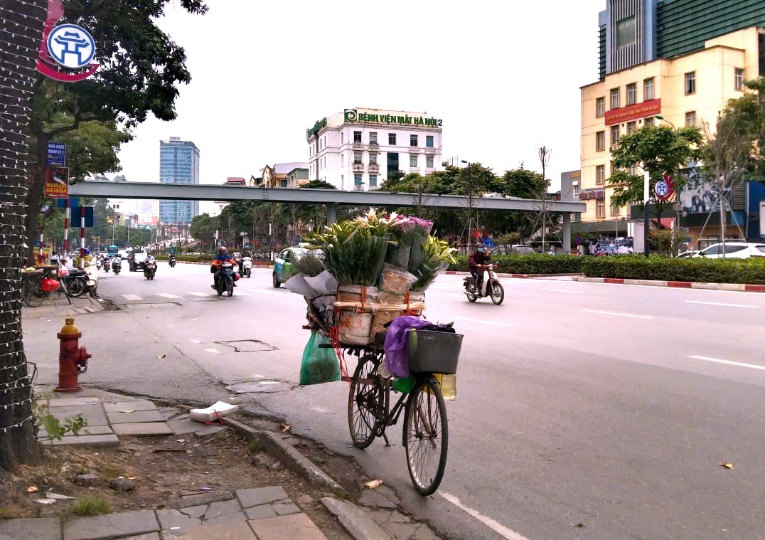 Khúc giao mùa bên những chiếc xe hoa Khúc giao mùa bên những chiếc xe hoa